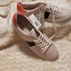 WT Old Navy Cushioned Insoled sneakers